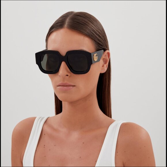 Gucci GG1546S 001 Square Sunglasses - Black/Grey display picture 3